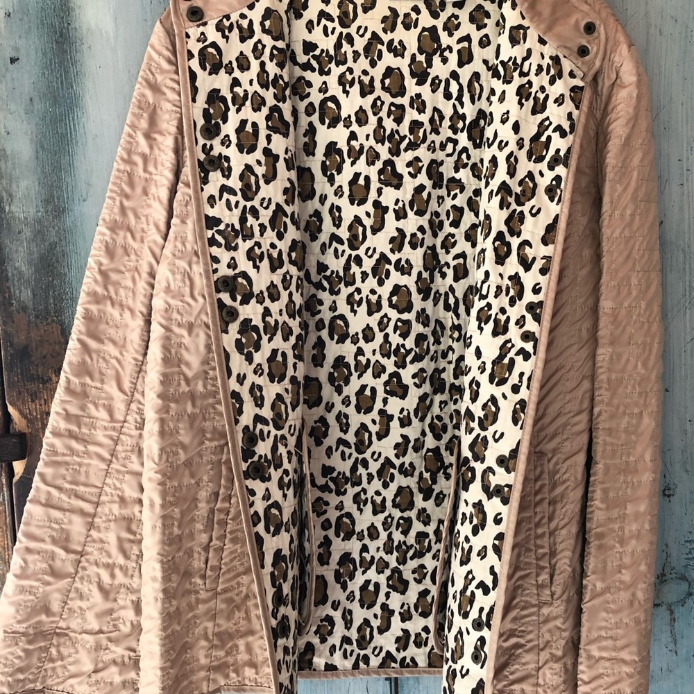 Chico’s jacket in tan fully lined in fun animal print fabric - Picture 7 of 13